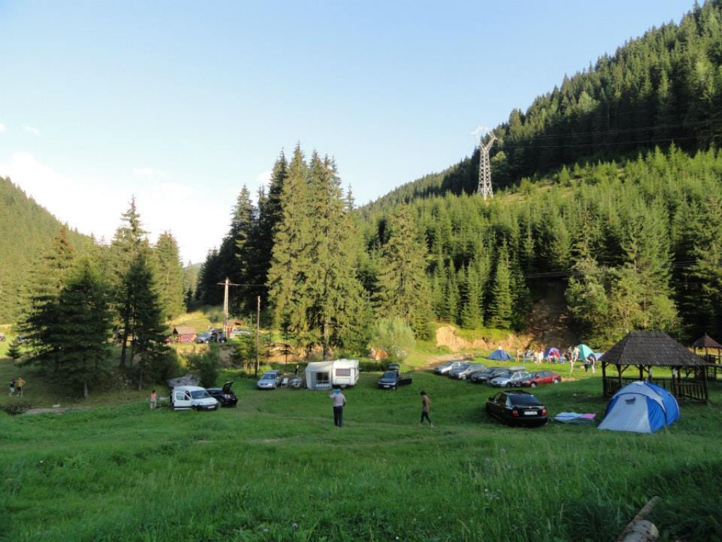 Camping Lacul Rosu